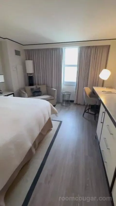 King Room with City View bed picture #12