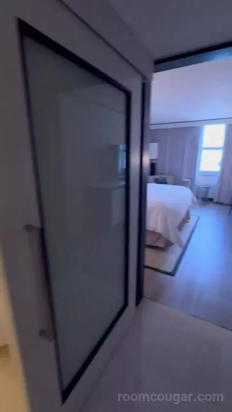 King Room with City View bed picture #1