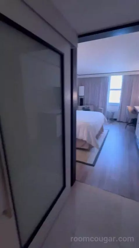 King Room with City View bed picture #2