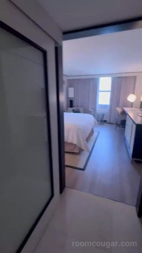 King Room with City View bed picture #3