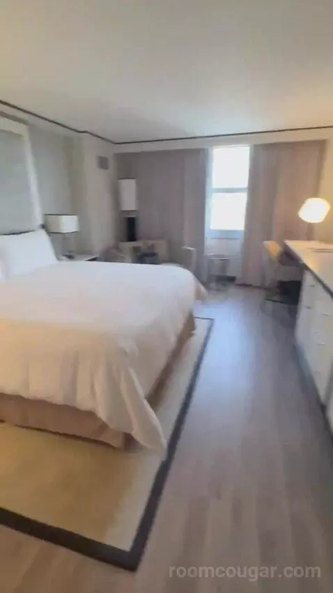 King Room with City View bed picture #5