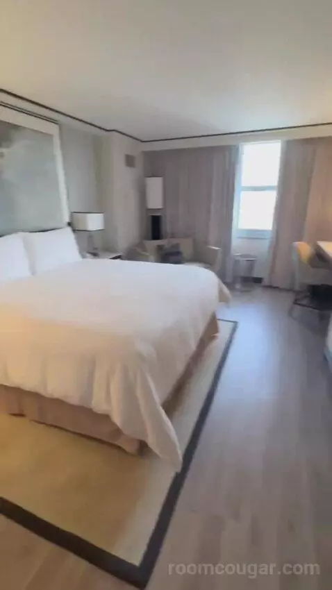 King Room with City View bed picture #6