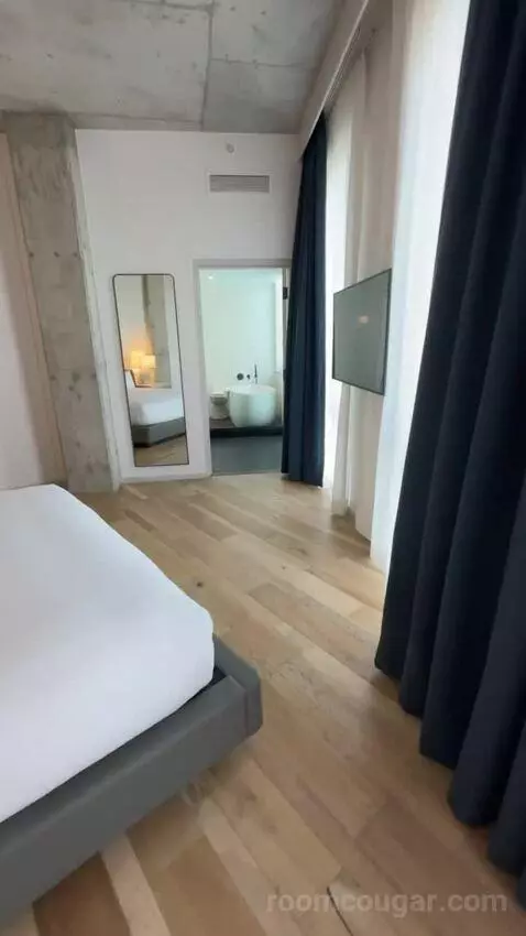 Epic Suite bed picture #10