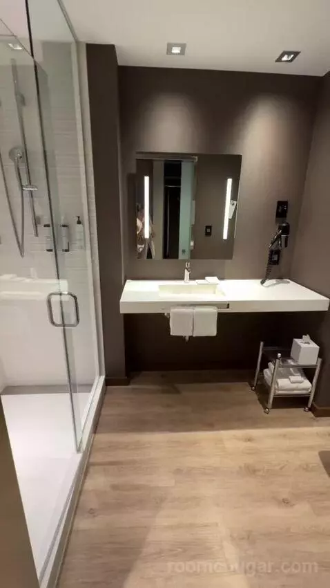 Guest Room with Two Double Beds bathroom picture #1