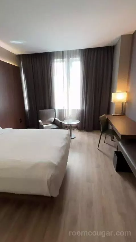 Guest Room with Two Double Beds bed picture #8