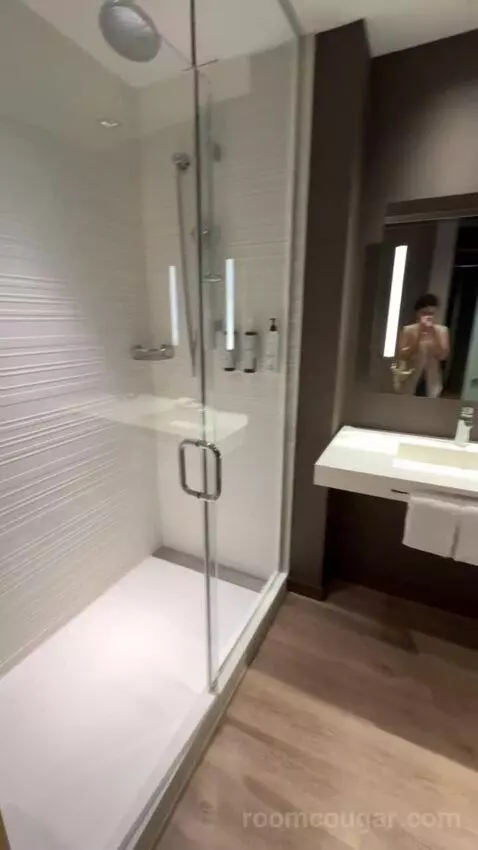 Guest Room with Two Double Beds bathroom picture #3