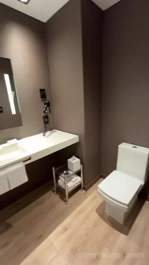 Guest Room with Two Double Beds bathroom picture #8
