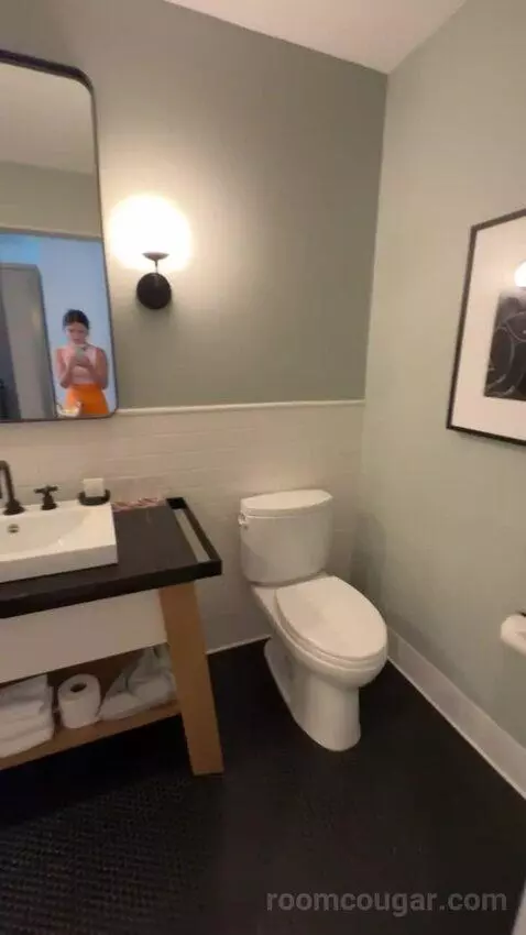 Essential Queen Room with Two Queen Beds bathroom picture #2