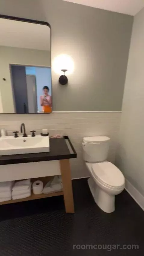 Essential Queen Room with Two Queen Beds bathroom picture #3