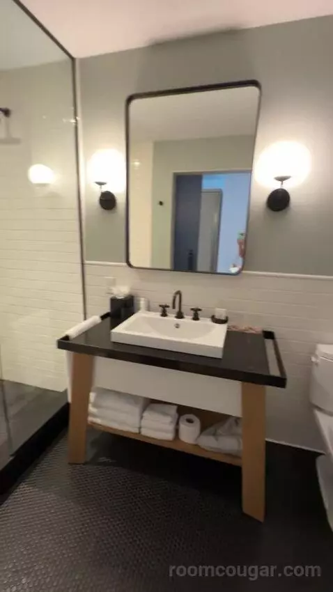 Essential Queen Room with Two Queen Beds bathroom picture #5