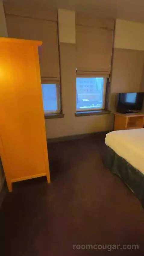 King Suite bed picture #2