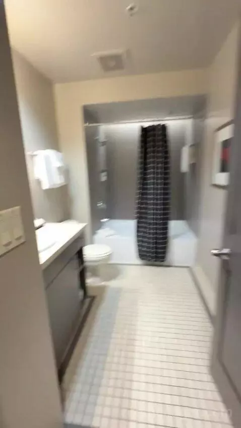 Signature Queen Suite bathroom picture #8