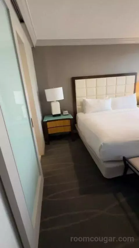 Fairmont Gold King Suite with City View bed picture #10