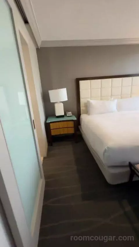Fairmont Gold King Suite with City View bed picture #11