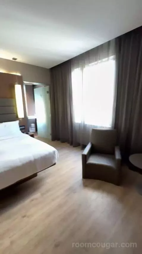 King Room bed picture #2