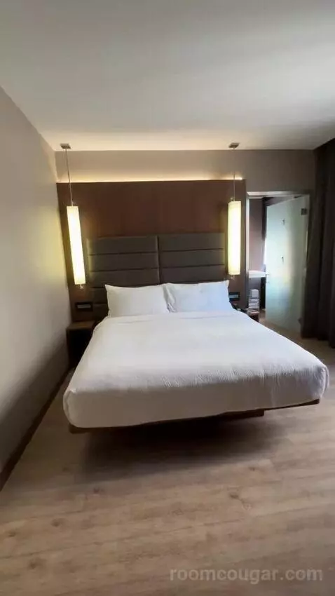 King Room bed picture #7