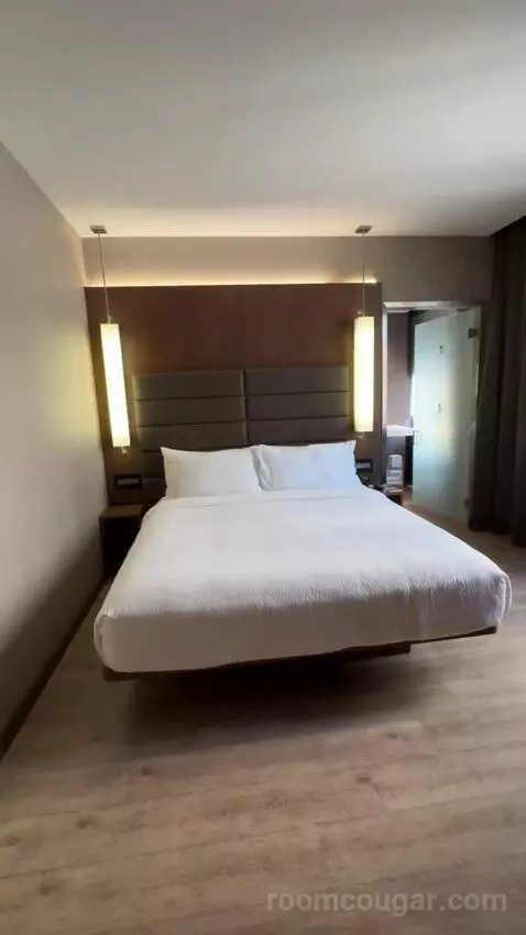 King Room bed picture #8