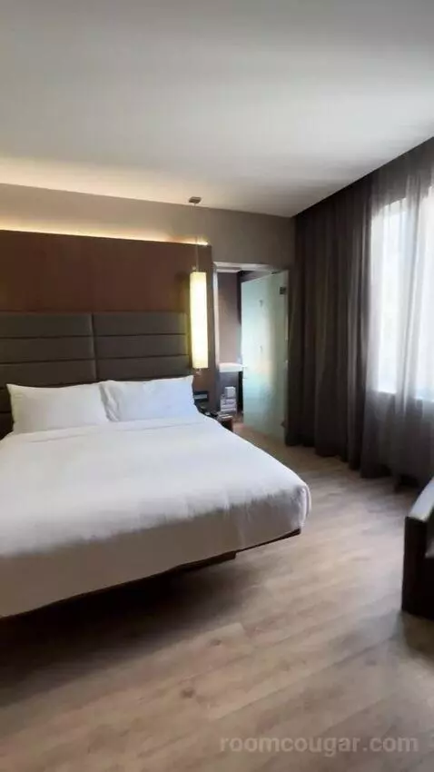 King Room bed picture #9