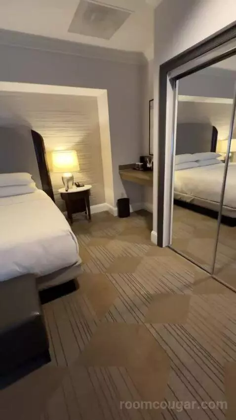 Hospitality Presidential Suite bed picture #1