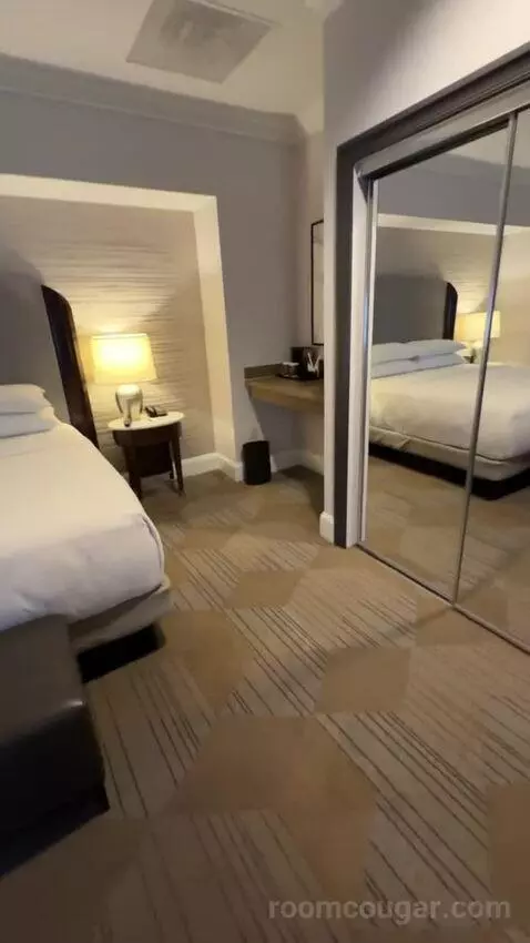 Hospitality Presidential Suite bed picture #2