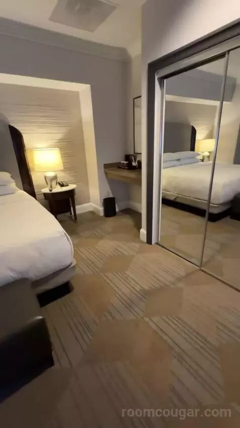 Hospitality Presidential Suite bed picture #3