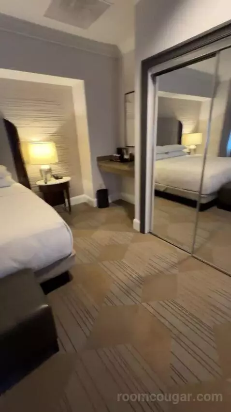 Hospitality Presidential Suite bed picture #4