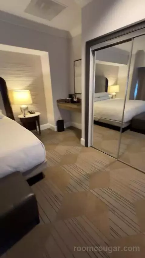 Hospitality Presidential Suite bed picture #5
