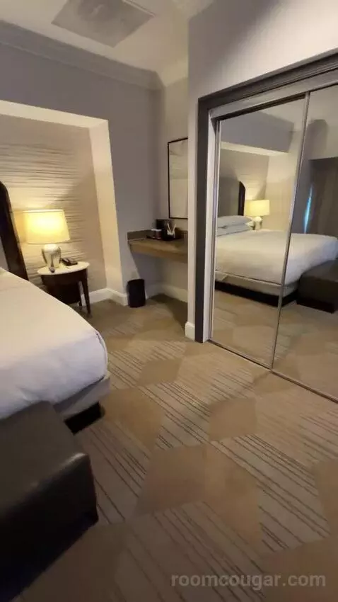 Hospitality Presidential Suite bed picture #6