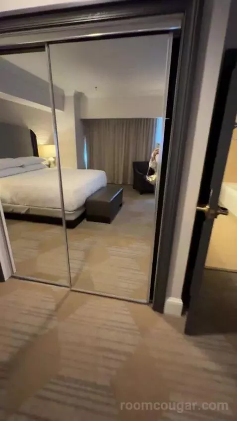 Hospitality Presidential Suite bed picture #9
