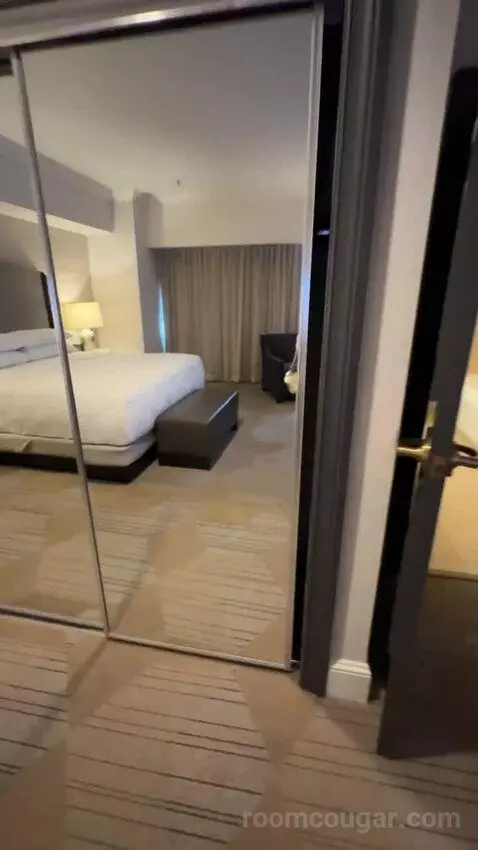 Hospitality Presidential Suite bed picture #11