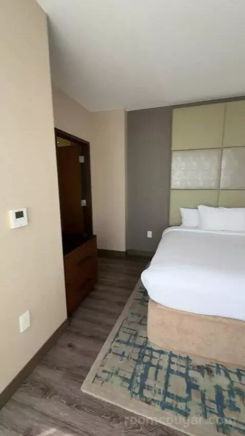 One-Bedroom Suite with Two Queen Beds bed picture #1