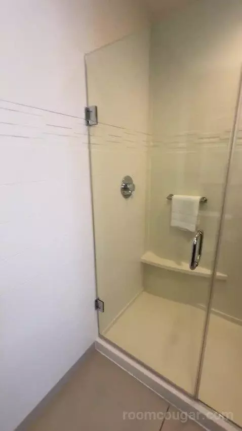 One-Bedroom Suite with Two Queen Beds bathroom picture #12