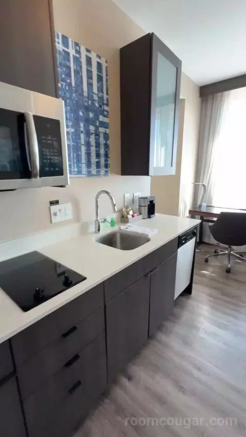 One-Bedroom Suite with Two Queen Beds bathroom picture #1