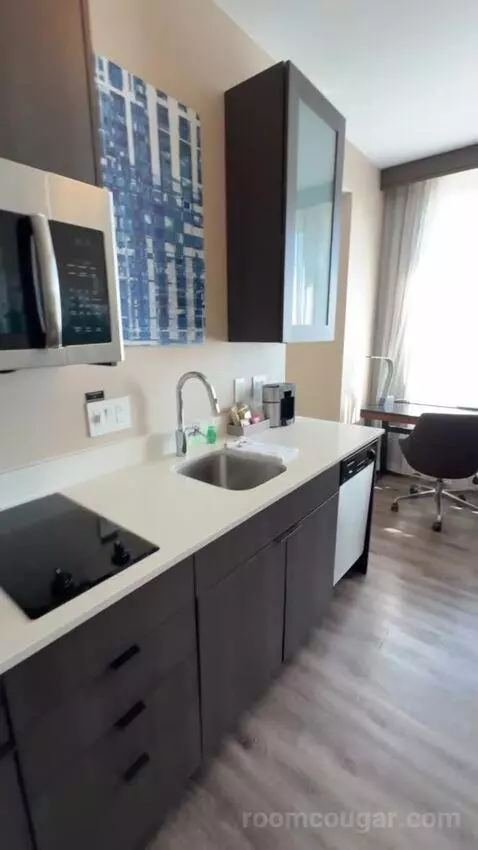 One-Bedroom Suite with Two Queen Beds bathroom picture #2