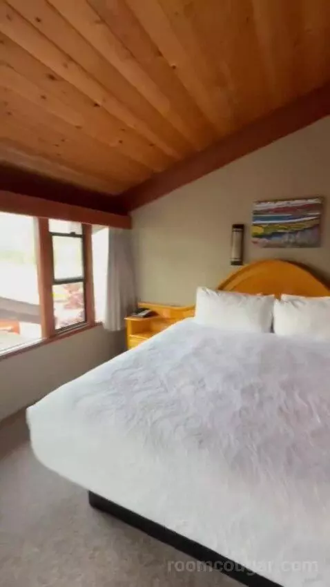 Garden Room bed picture #12