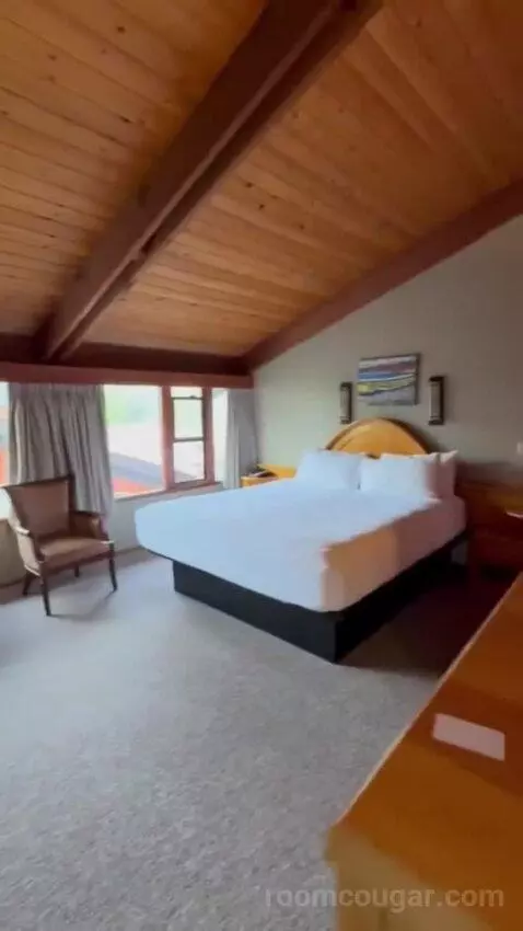 Garden Room bed picture #3