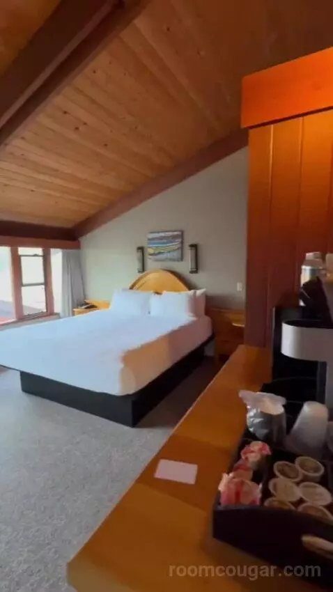 Garden Room bed picture #4