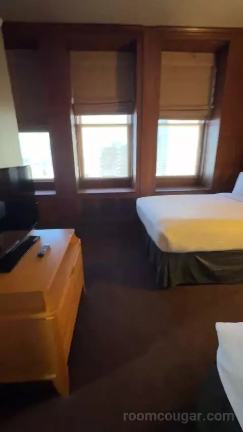 Executive Queen Suite bed picture #7