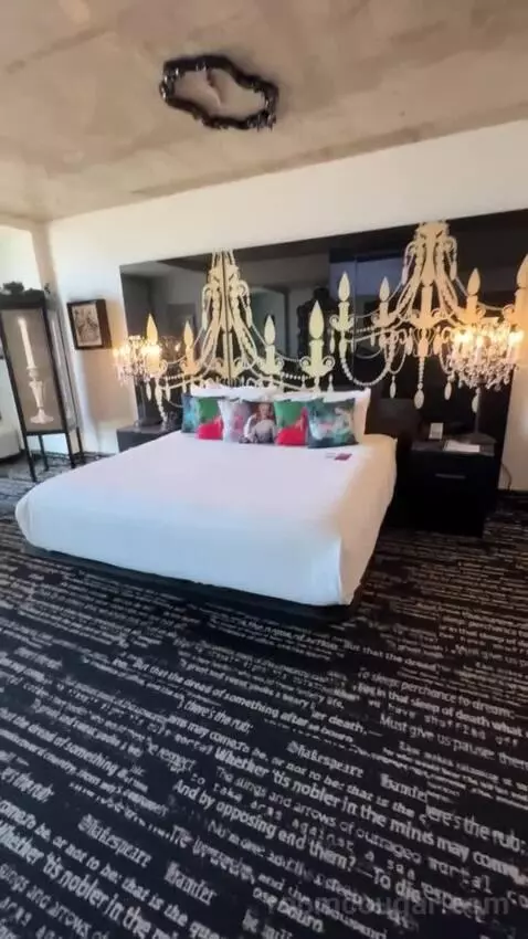 Cake Premium King bed picture #9
