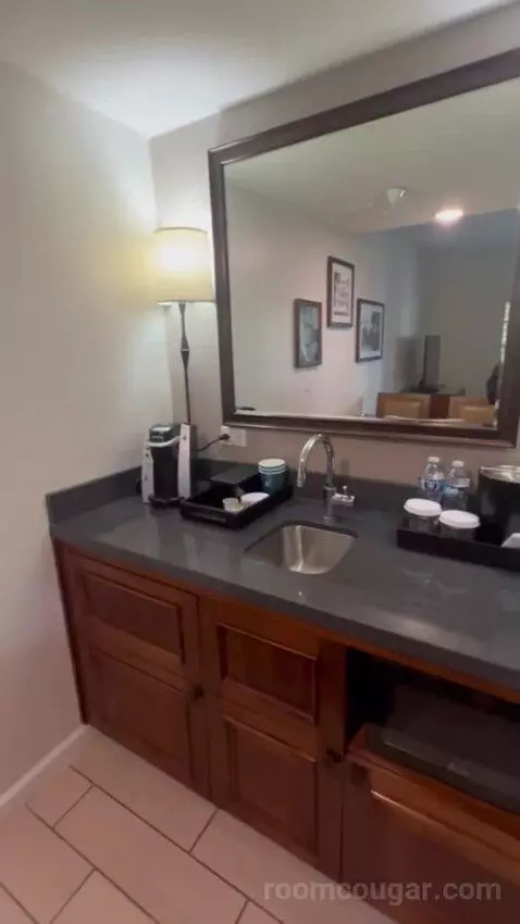 Two Double Bed Suite with Golf Course View bathroom picture #3
