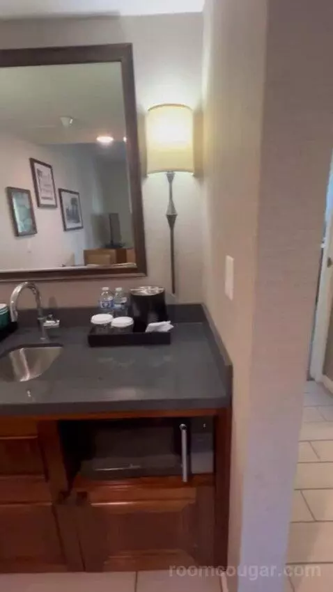 Two Double Bed Suite with Golf Course View bathroom picture #5