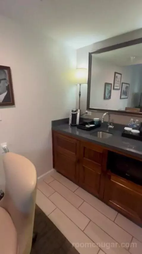 Two Double Bed Suite with Golf Course View bathroom picture #1