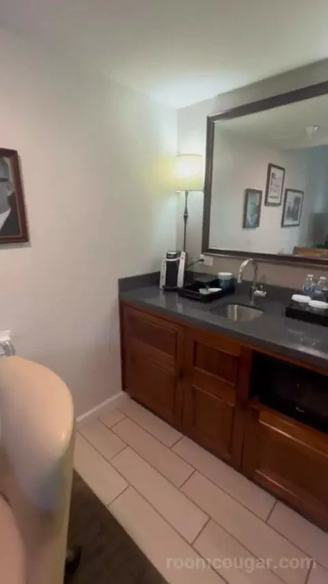 Two Double Bed Suite with Golf Course View bathroom picture #2