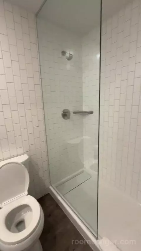 Deluxe Double Queen Room bathroom picture #7