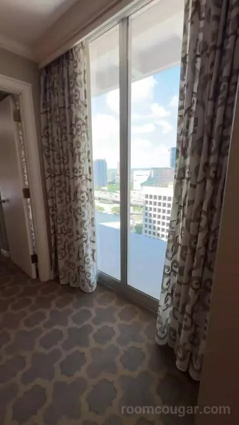 One-Bedroom King Suite with City View bed picture #2
