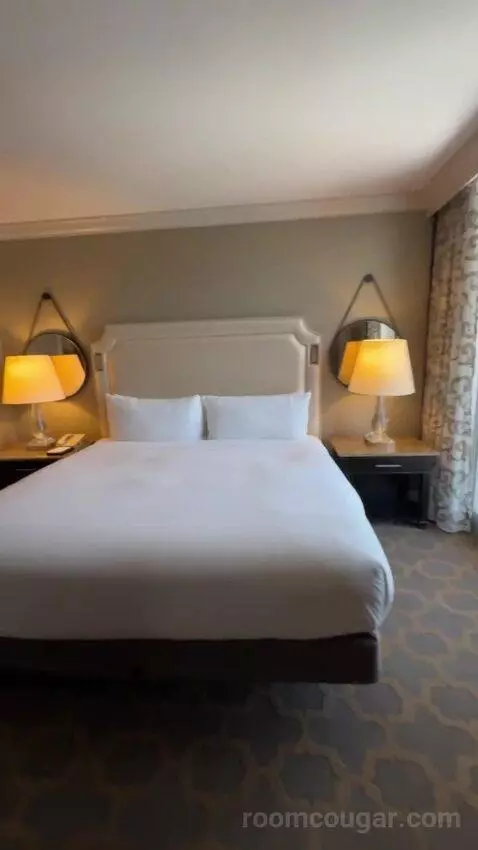 One-Bedroom King Suite with City View bed picture #10