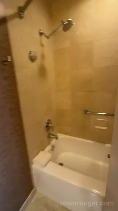 One-Bedroom King Suite with City View bathroom picture #12