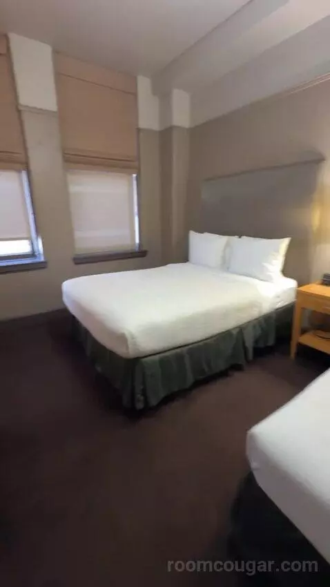 Deluxe Queen Room bed picture #11
