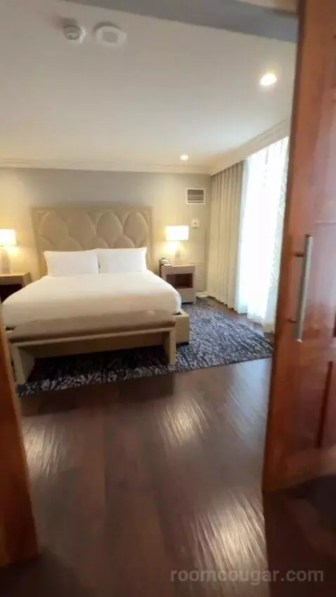 Presidential Suite bed picture #1