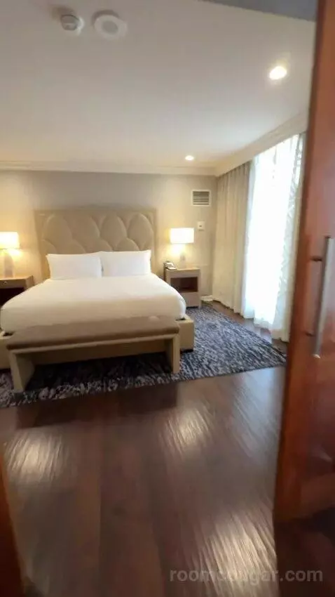 Presidential Suite bed picture #2
